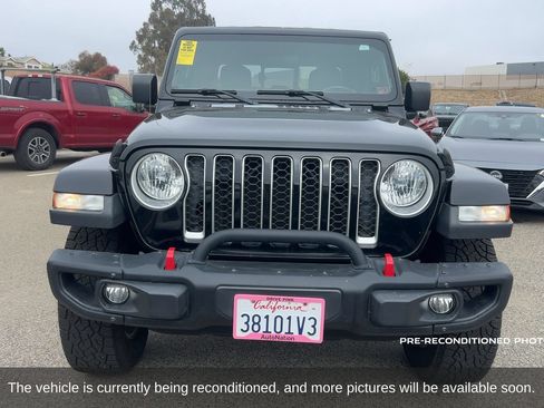 Used 2020 Jeep Gladiator Overland w/ Trailer Tow Package AWD/4WD image 2