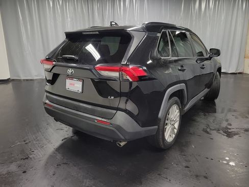 Used 2019 Toyota RAV4 LE FWD image 8