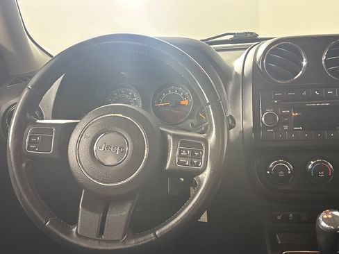 Used 2017 Jeep Patriot Sport AWD/4WD image 17