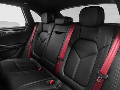 Used 2025 Porsche Macan image 36