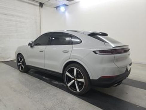 Used 2024 Porsche Cayenne Coupe image 9