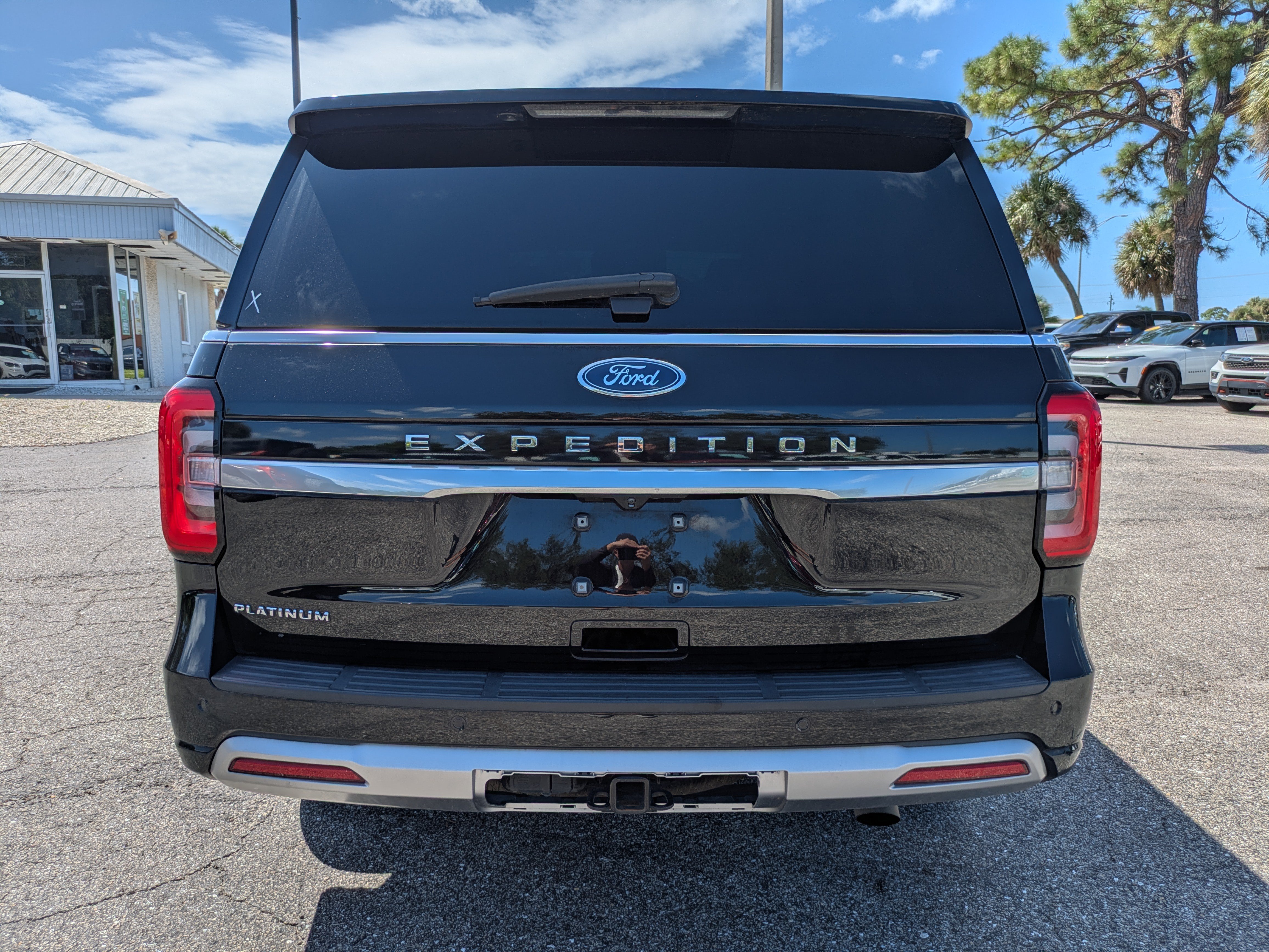 Used 2023 Ford Expedition Platinum AWD/4WD image 5