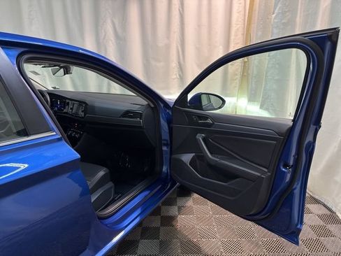 Certified 2022 Volkswagen Jetta SE image 33