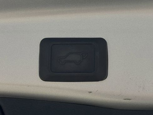 Used 2019 Toyota RAV4 XLE w/ Convenience Package FWD image 30