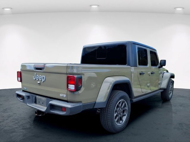 Used 2020 Jeep Gladiator Overland w/ Cold Weather Group AWD/4WD image 13