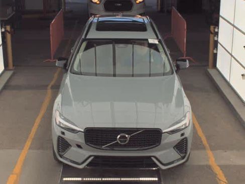 Used 2025 Volvo XC60 B5 Plus image 2