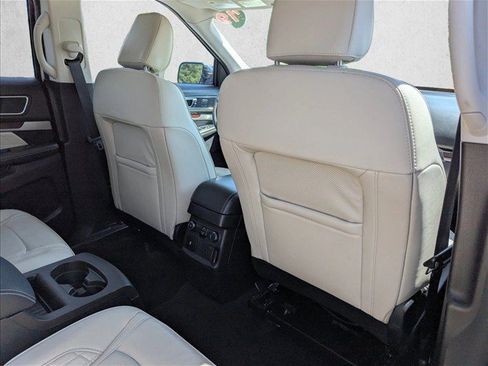 Used 2019 Ford Explorer Platinum AWD/4WD image 30