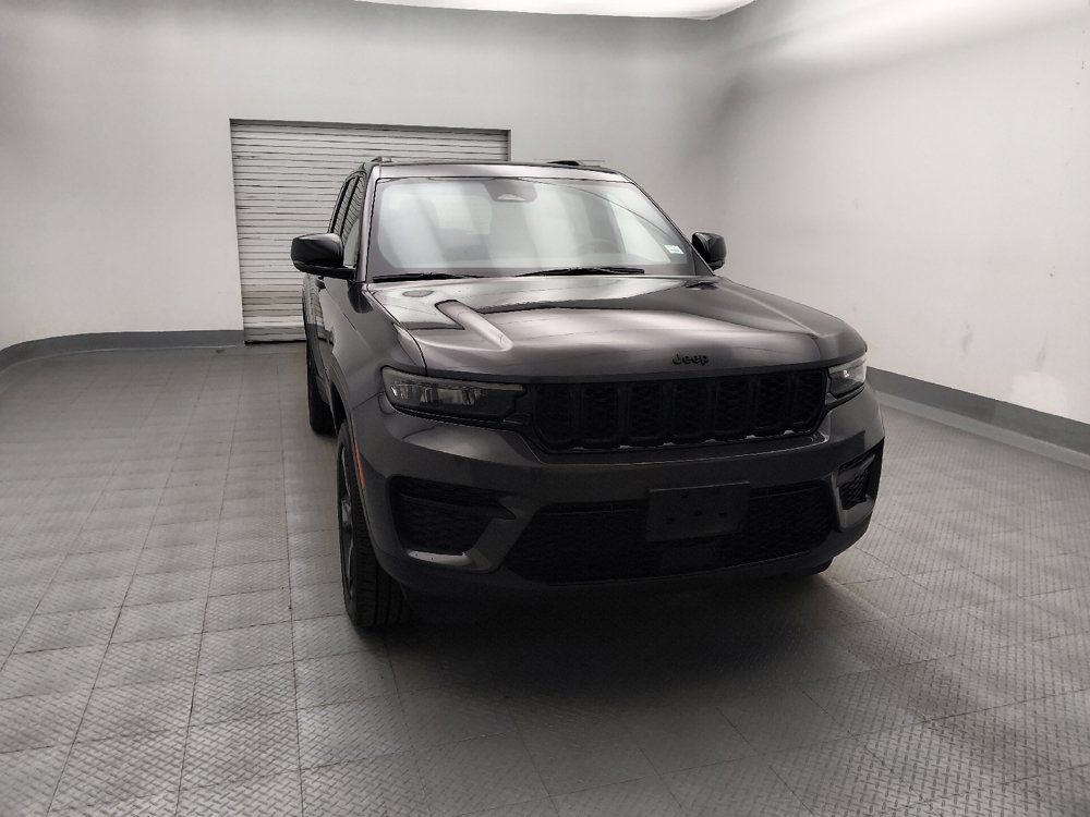 Used 2023 Jeep Grand Cherokee Altitude AWD/4WD image 14