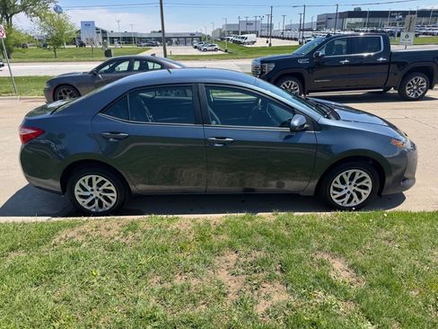 Used 2018 Toyota Corolla LE FWD image 4