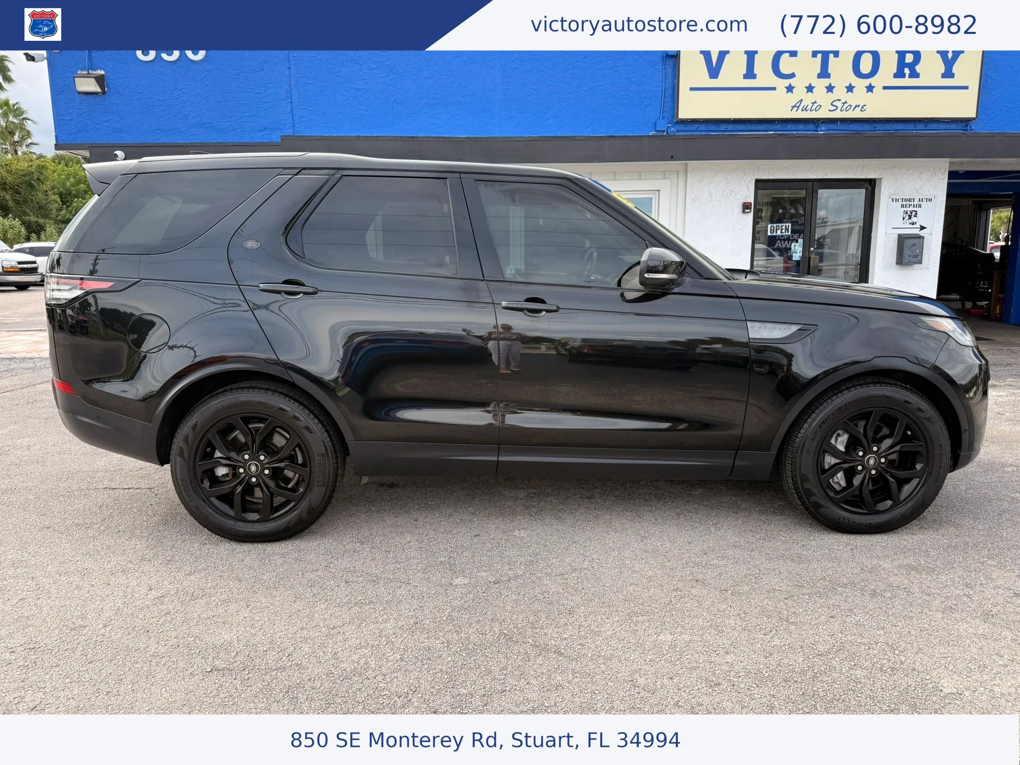 Used 2019 Land Rover Discovery SE AWD/4WD image 14