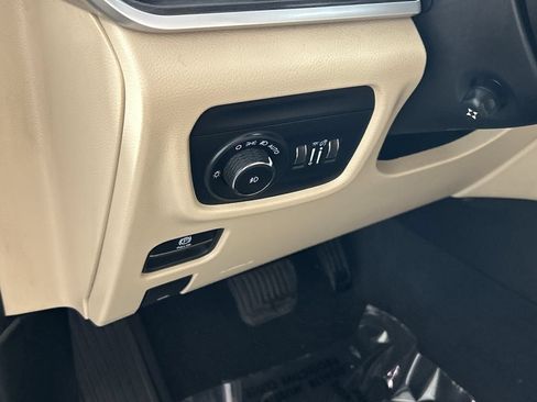 Used 2023 Jeep Grand Cherokee L Limited w/ Luxury Tech Group II AWD/4WD image 13