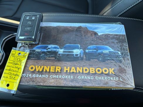 Used 2024 Jeep Grand Cherokee Limited 4xe w/ Luxury Tech Group II image 37