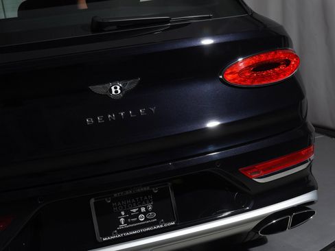 Certified 2023 Bentley Bentayga Extended Wheelbase image 10