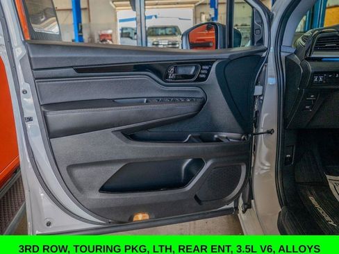 Used 2024 Honda Odyssey Touring image 11