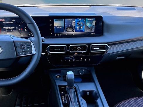 New 2027 Nissan Sentra SR w/ Floor Mat Package FWD image 6