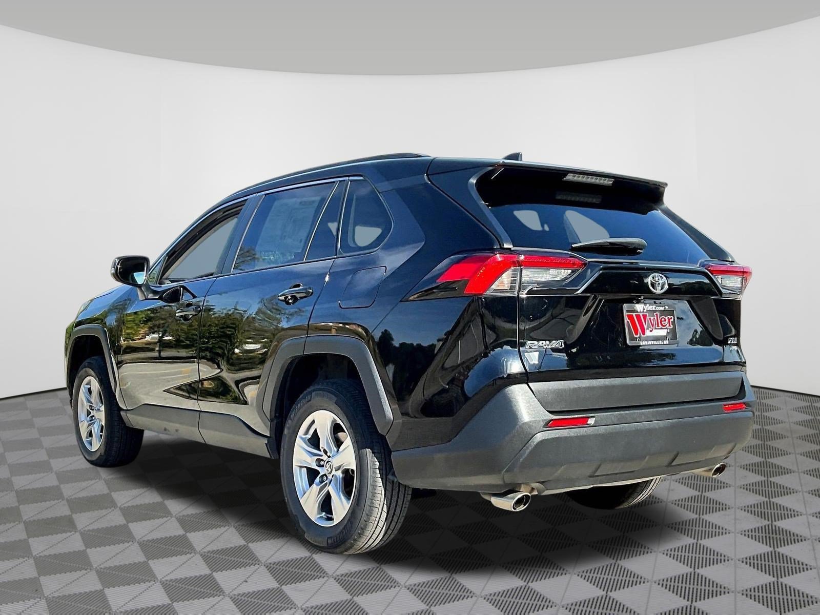 Used 2023 Toyota RAV4 XLE w/ Convenience Package AWD/4WD image 4
