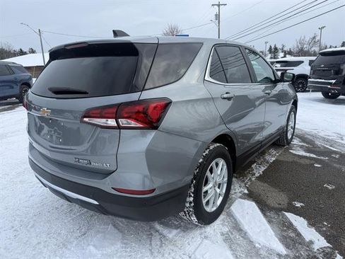 Used 2023 Chevrolet Equinox LT image 3