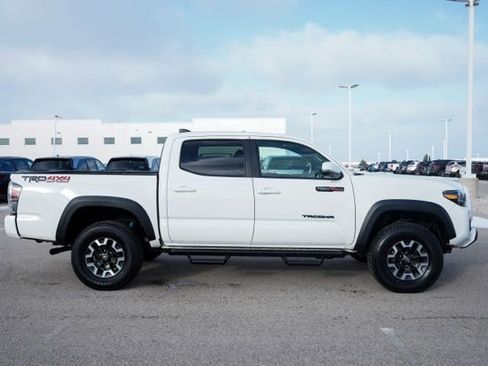 Used 2022 Toyota Tacoma TRD Off-Road image 3