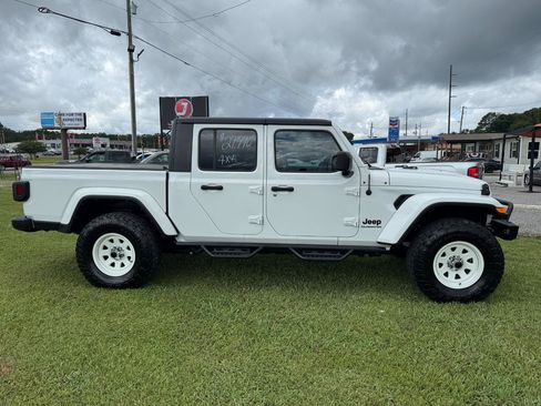 Used 2021 Jeep Gladiator Sport AWD/4WD image 2