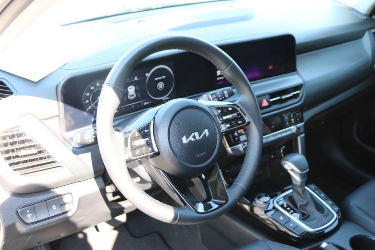 Used 2025 Kia Seltos EX AWD/4WD image 17