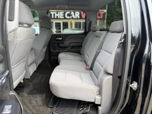 Used 2018 Chevrolet Silverado 1500 Custom w/ Custom Value Package AWD/4WD image 18