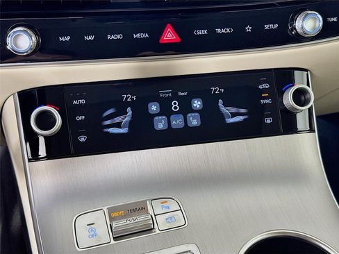 New 2026 Genesis GV70 2.5T Select AWD/4WD image 18