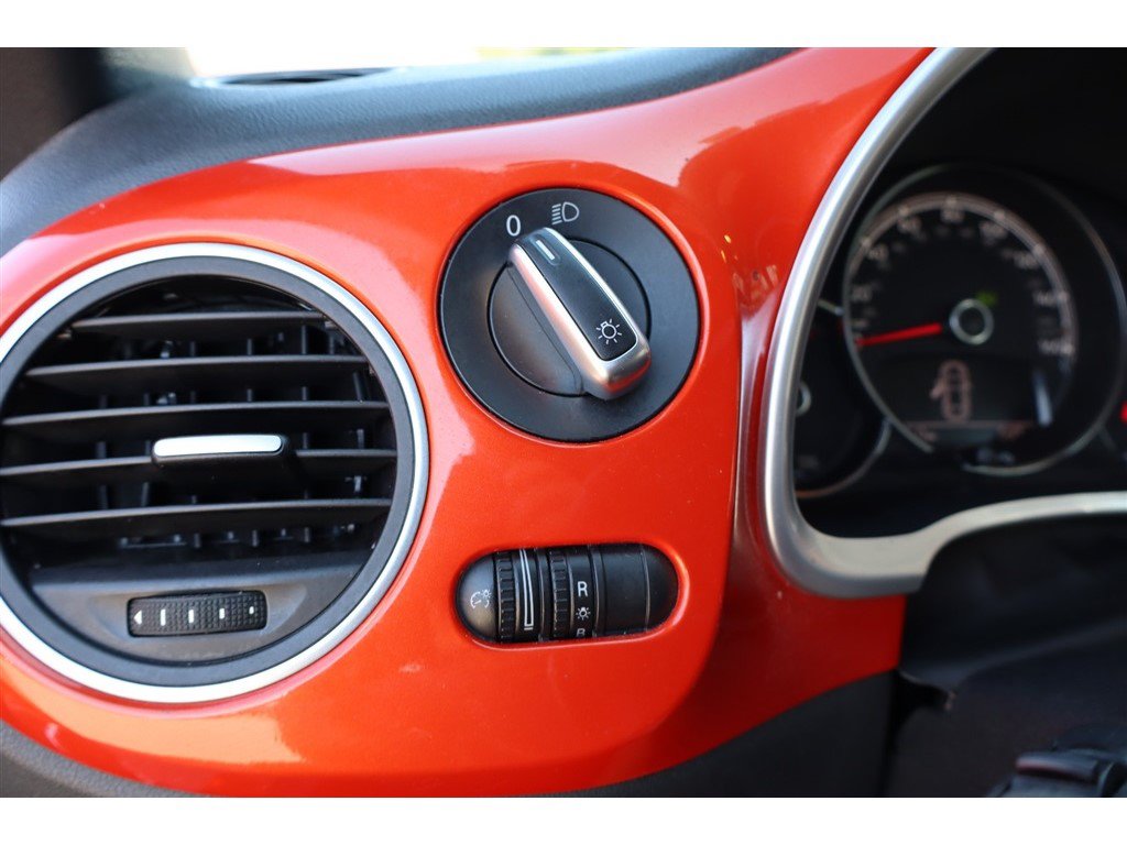 Used 2019 Volkswagen Beetle 2.0T FWD image 25