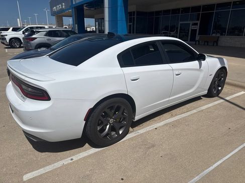 Used 2017 Dodge Charger R/T w/ Plus Group RWD image 3