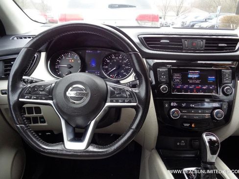 Used 2019 Nissan Rogue Sport SV w/ All-Weather Package image 10