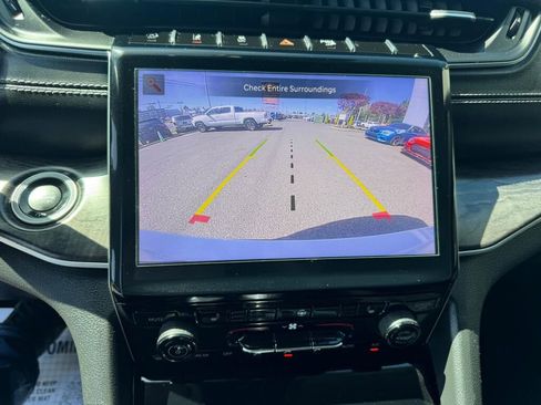 Used 2022 Jeep Grand Cherokee L Limited AWD/4WD image 18