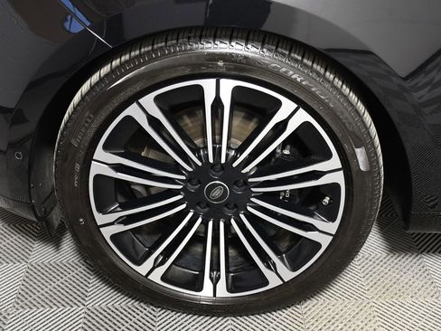 Used 2025 Land Rover Range Rover Long Wheelbase Autobiography AWD/4WD image 11