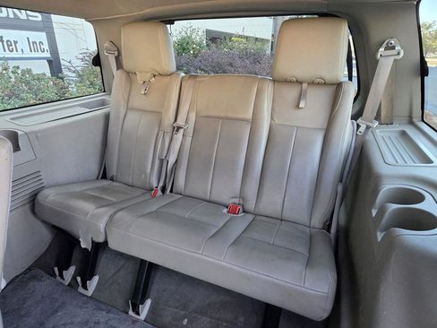 Used 2010 Ford Expedition XLT image 12