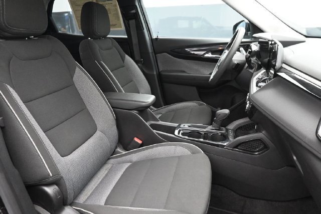 Used 2025 Chevrolet TrailBlazer LT AWD/4WD image 31