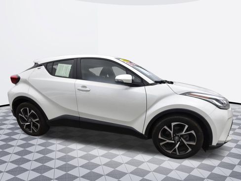 Used 2021 Toyota C-HR XLE FWD image 4