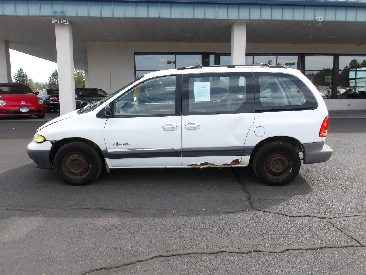 Used 1999 Plymouth Voyager FWD image 2