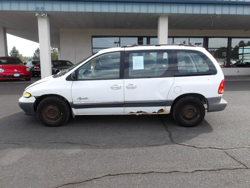 Used 1999 Plymouth Voyager FWD image 2