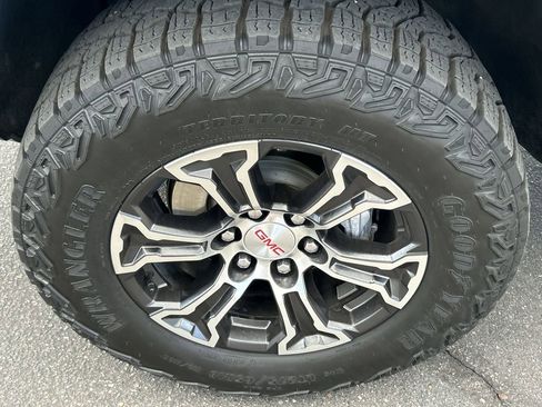 Used 2024 GMC Canyon AT4 w/ Technology Package image 32