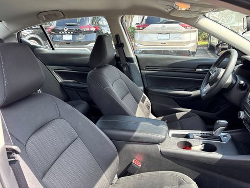 Used 2025 Nissan Altima 2.5 SV FWD image 26