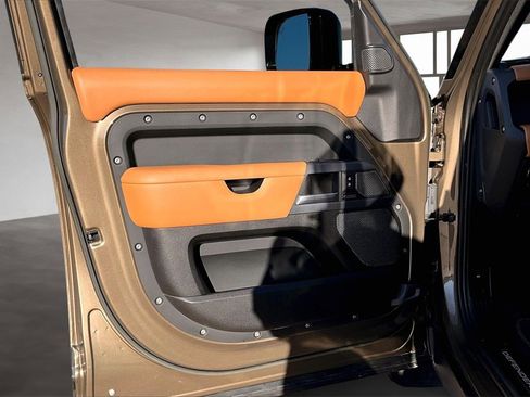 Used 2023 Land Rover Defender 110 X image 18