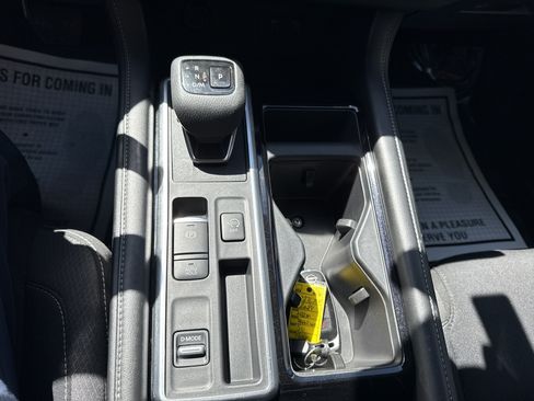 Used 2024 Nissan Pathfinder SV FWD image 14