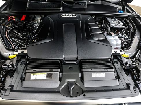 Used 2025 Audi Q7 2.0T Premium w/ Convenience Package image 12