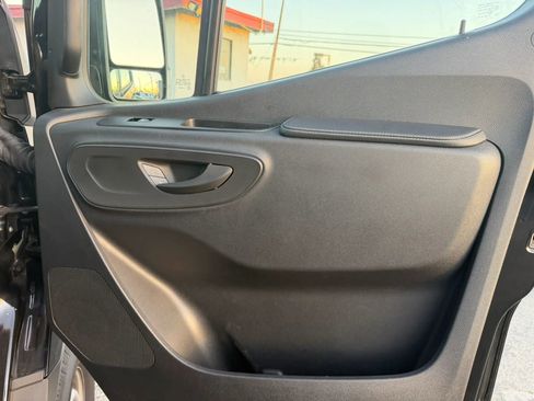 Used 2022 Mercedes-Benz Sprinter 2500 image 10