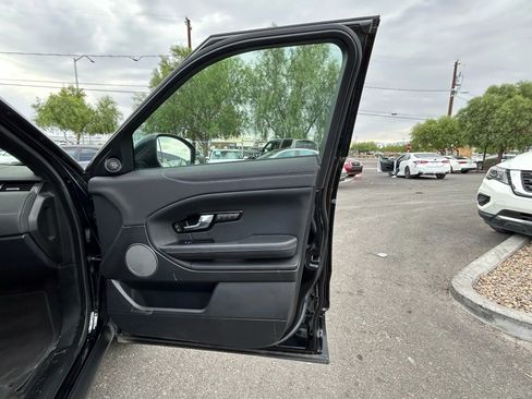 Used 2018 Land Rover Range Rover Evoque SE image 12