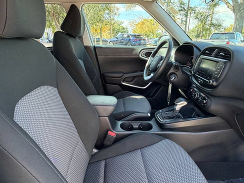 Used 2024 Kia Soul LX w/ Option Group 015 FWD image 10