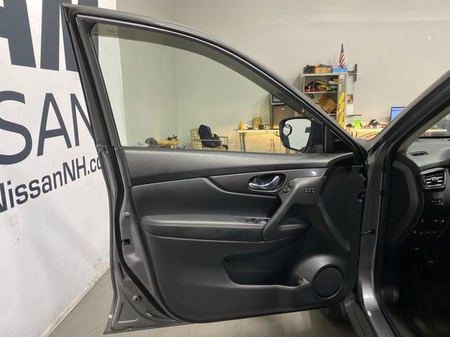 Certified 2018 Nissan Rogue SV w/ Premium Package AWD/4WD image 9