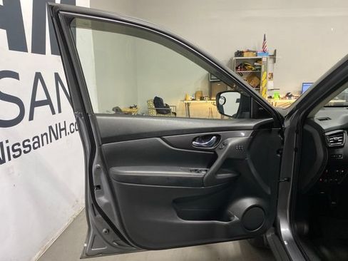 Certified 2018 Nissan Rogue SV w/ Premium Package AWD/4WD image 9