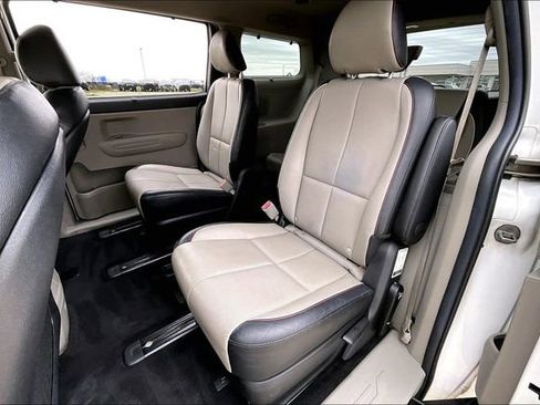 Used 2019 Kia Sedona EX image 26