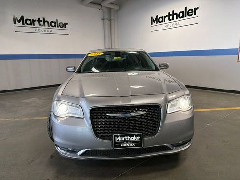 Used 2018 Chrysler 300 Limited AWD/4WD image 2
