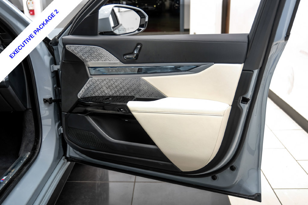 Used 2023 BMW i7 xDrive60 AWD/4WD image 55