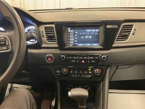 Used 2017 Kia Niro LX image 8